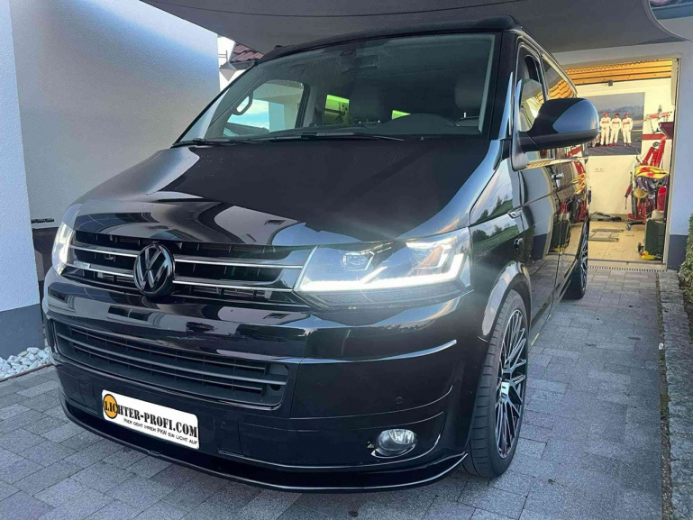Ugrade Design Voll LED Tagfahrlicht Scheinwerfer für VW T5 GP (Facelift) 10-15 schwarz mit dynamischen LED Blinker und Welcome Funktion!